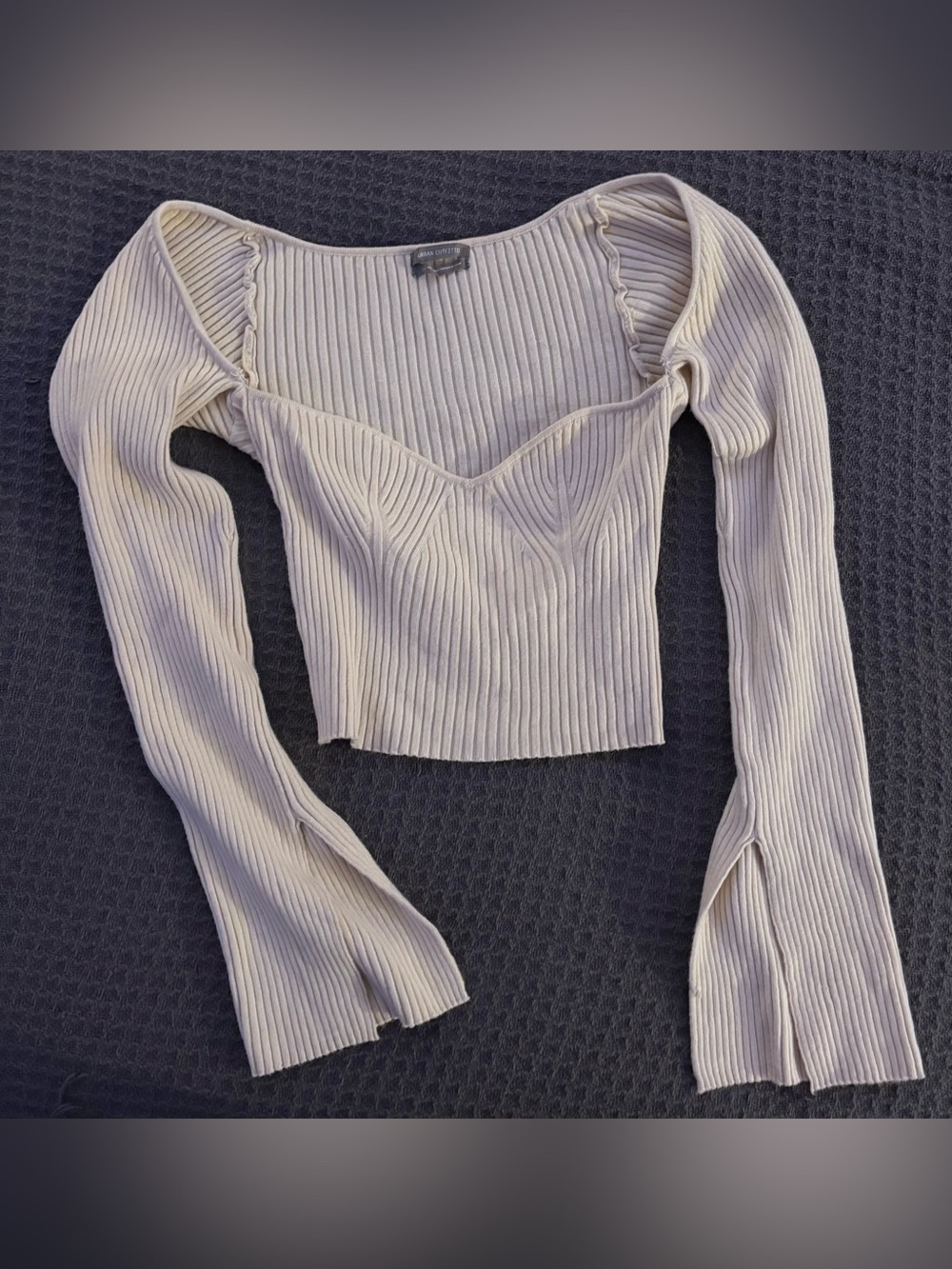 Urban Outfitters Ribbed Sweetheart Long-Sleeve Crop Top in Light Taupe